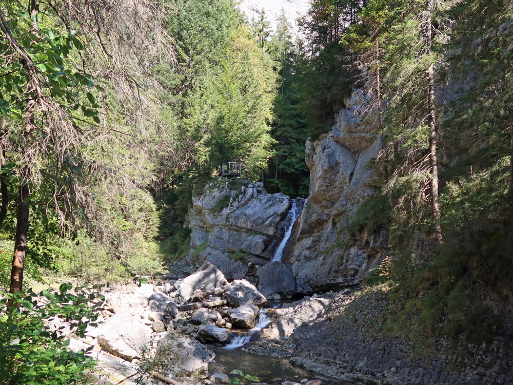 Wasserfall mit Aussichtskanzel