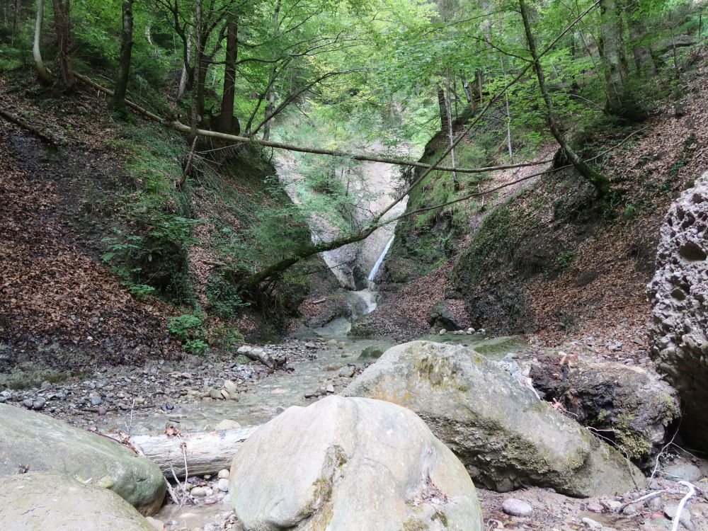 Hünibach mit Wasserfall