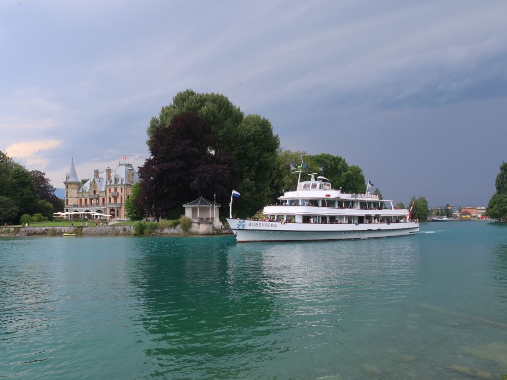 Schloss Schadau und Passagierschiff