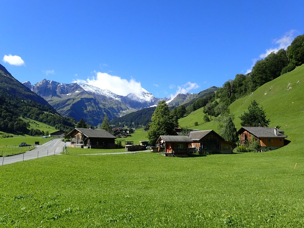 Häuser im Sernftal