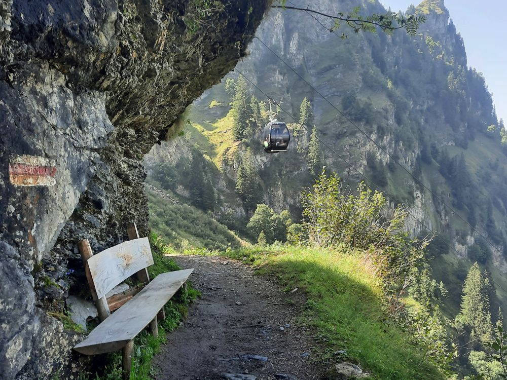 Sitzbank und Kabinenbahn