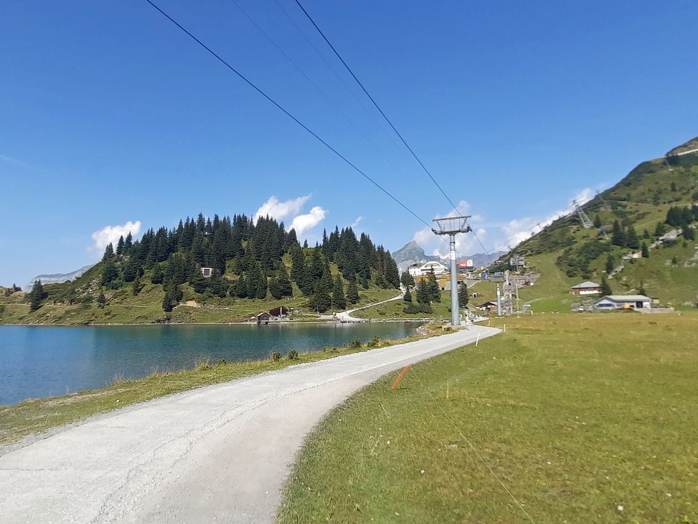 Weg und Seilbahn am Trübseeufer