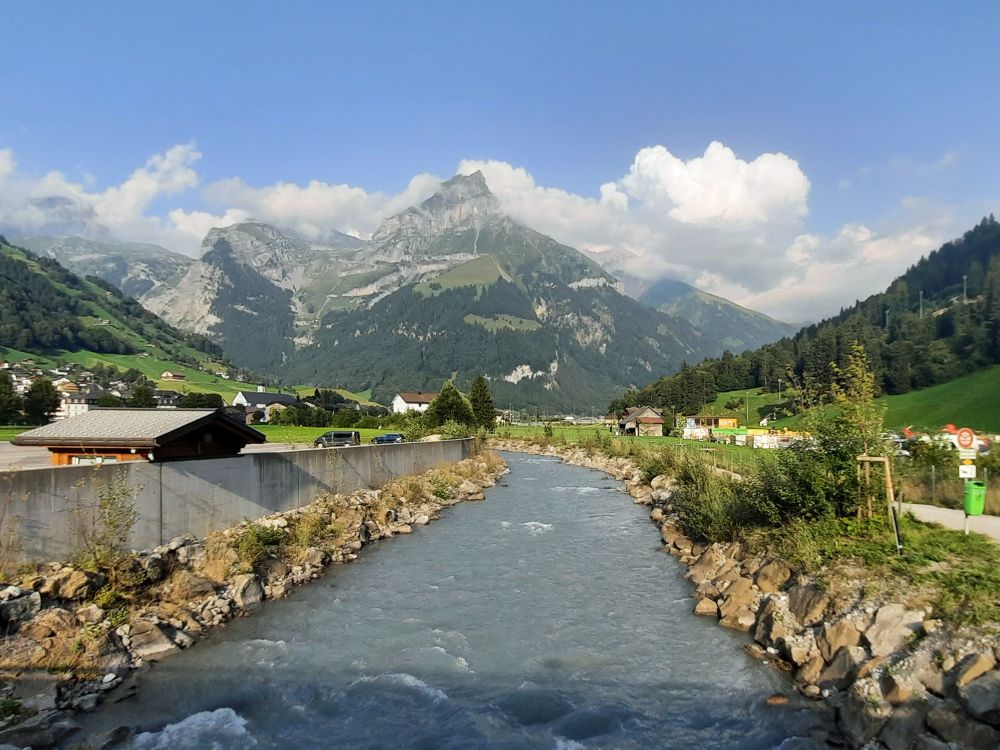 Engelberger Aa mit Ful Berg und Hahnen