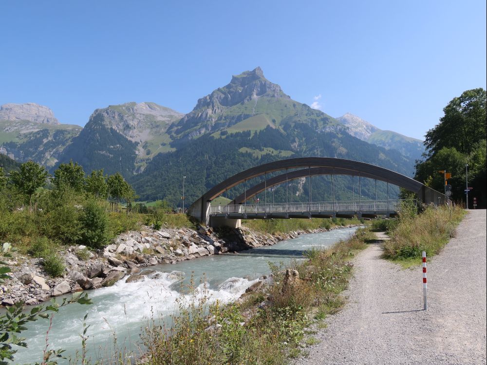 Brücke über Engelberger Aa und Hahnen