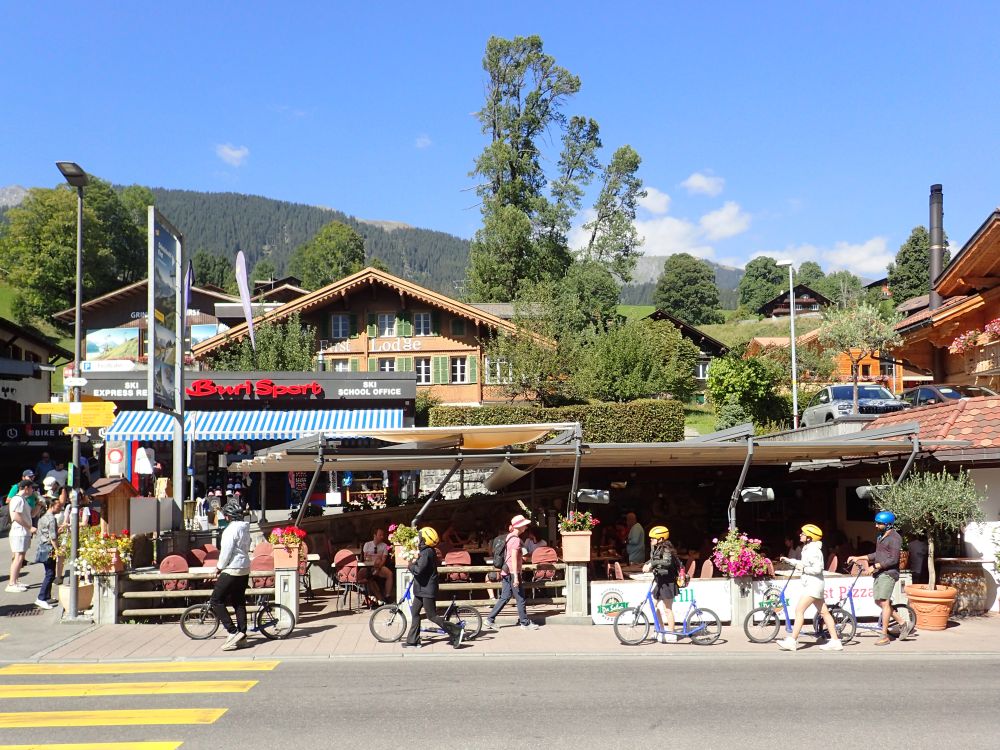 Familienausflug mit Trottinett