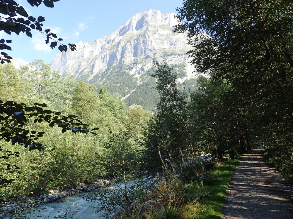 Uferweg an der Weissen Lütschine