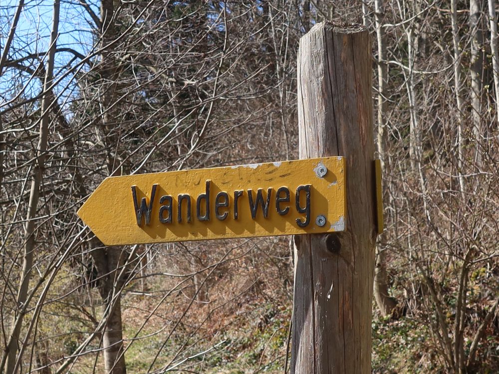 massiver Wanderwegweiser