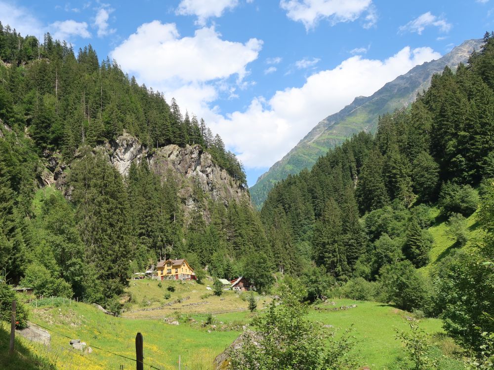 Blick zum Gasthaus Legni