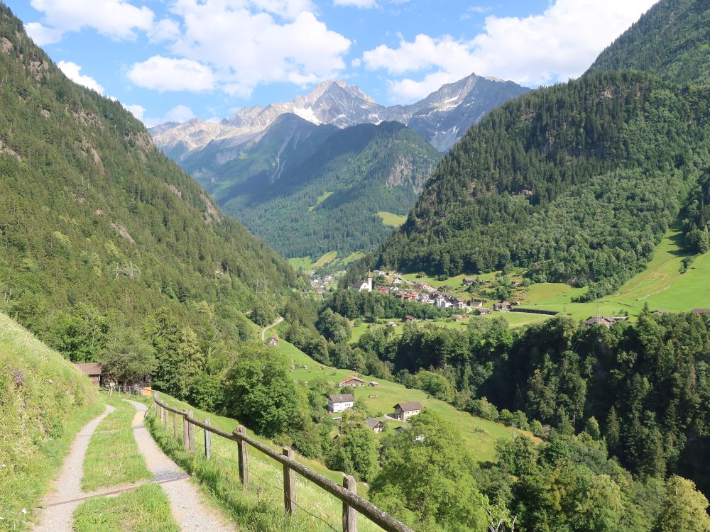 Bristen mit Oberalpstock und Witenalpstock