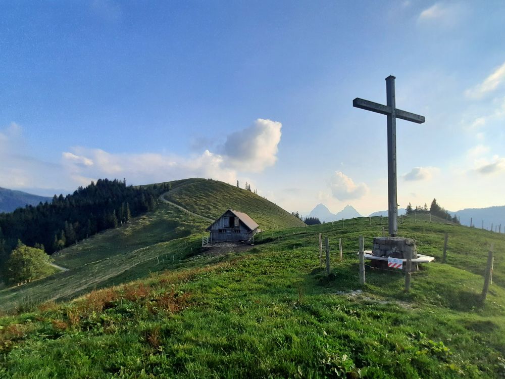 Kreuz Ufem Tritt und Blick zum Chli Amseln