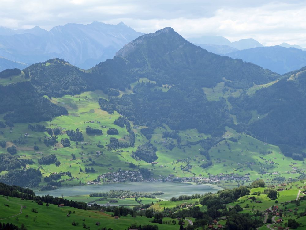 Lauerz am Lauerzersee unter Rigi Hochflue