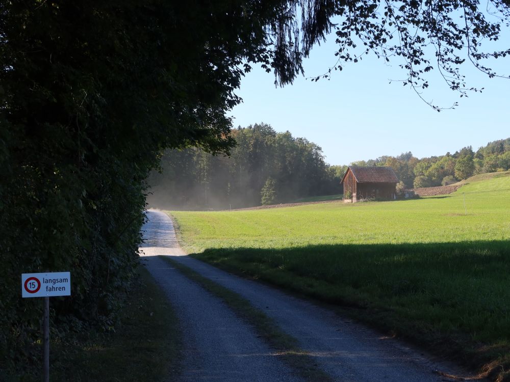 langsam fahren, sonst staubt's