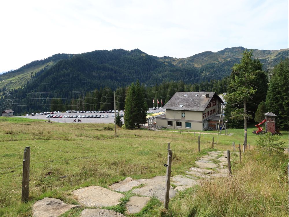 Berghotel Langis mit grossem Parkplatz