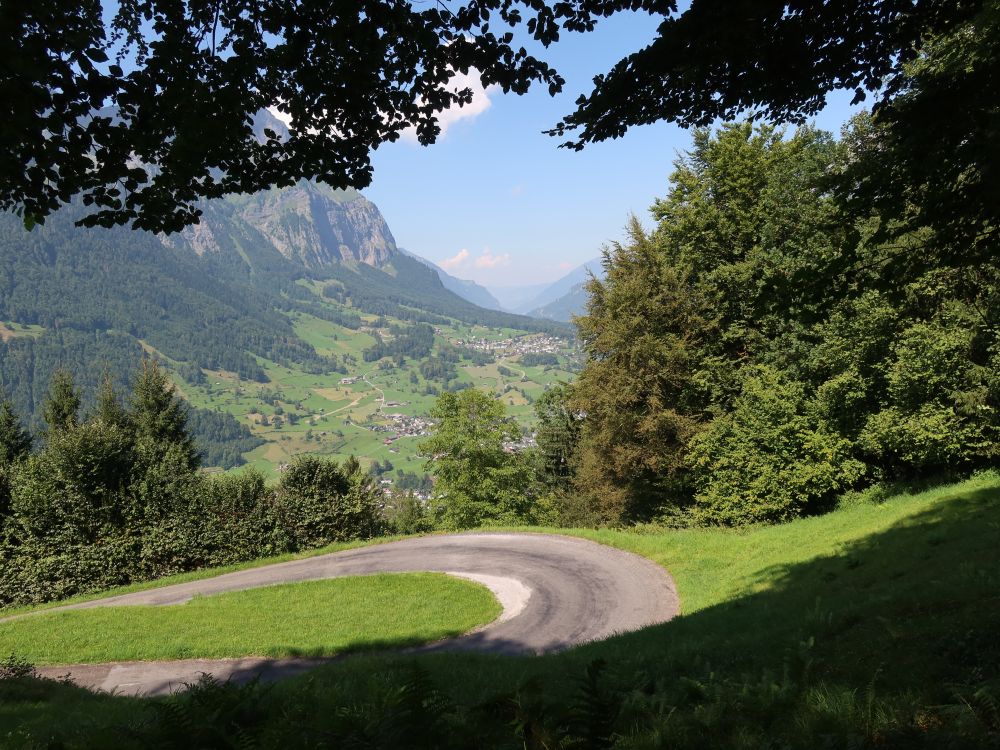 Bergstrasse überm Linthtal