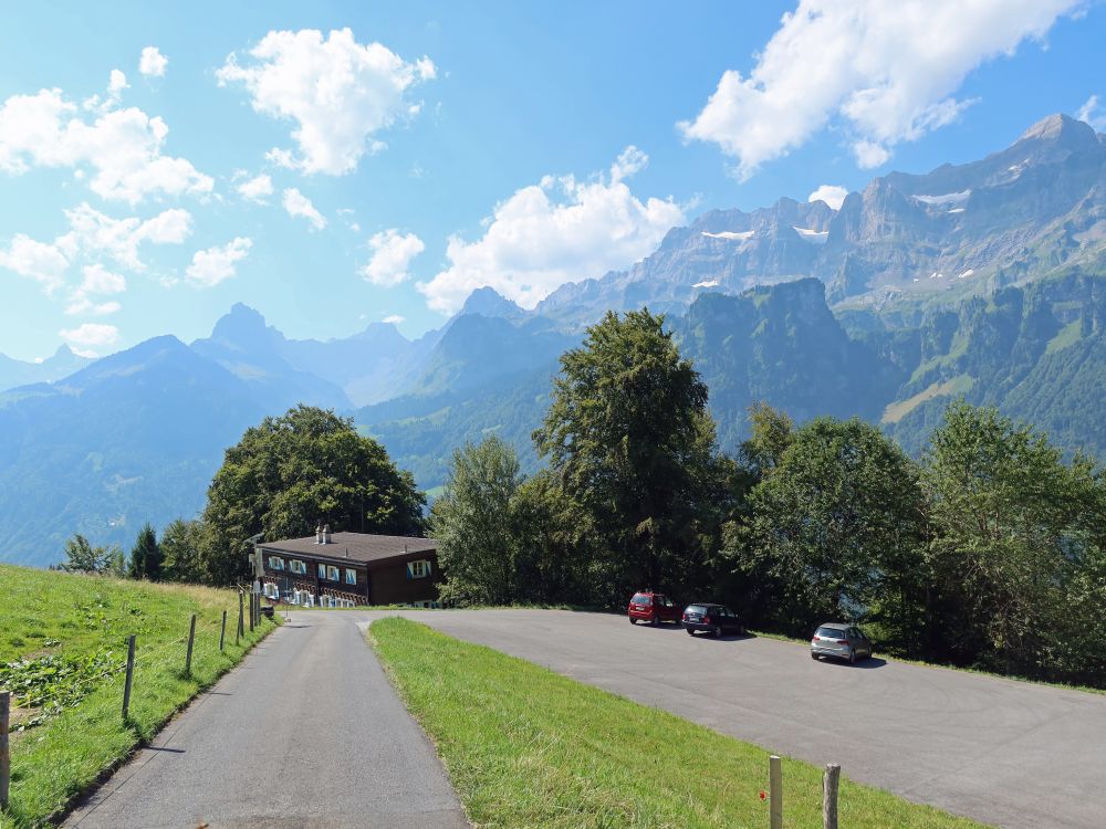 Skihaus mit Parkplatz