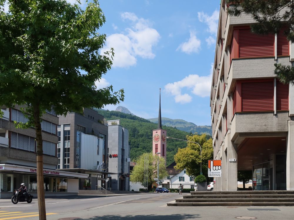 Churerstrasse und Kirche