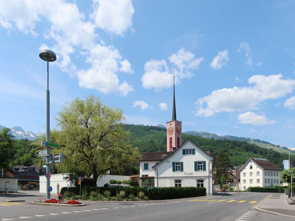 Gasthaus Traube und Kirche