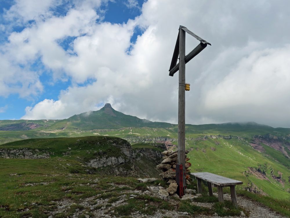 Spitzmeilen und Kreuz bei Schaffans