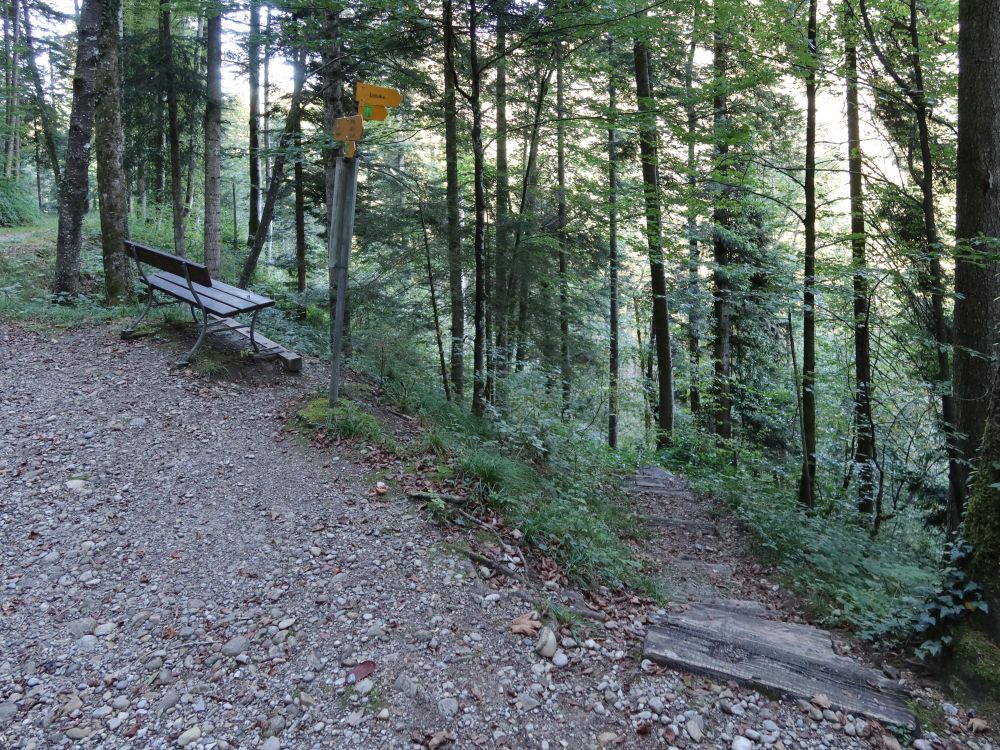 Sitzbank und Treppe