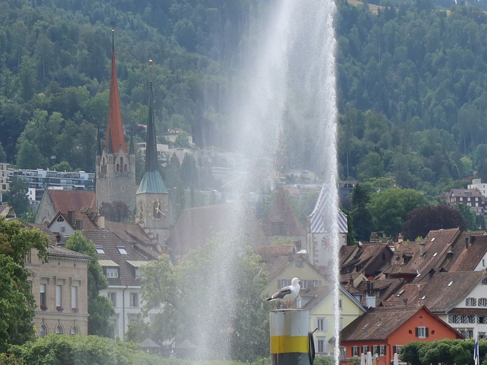 Wasserfontaine und Kapuzinerkirche