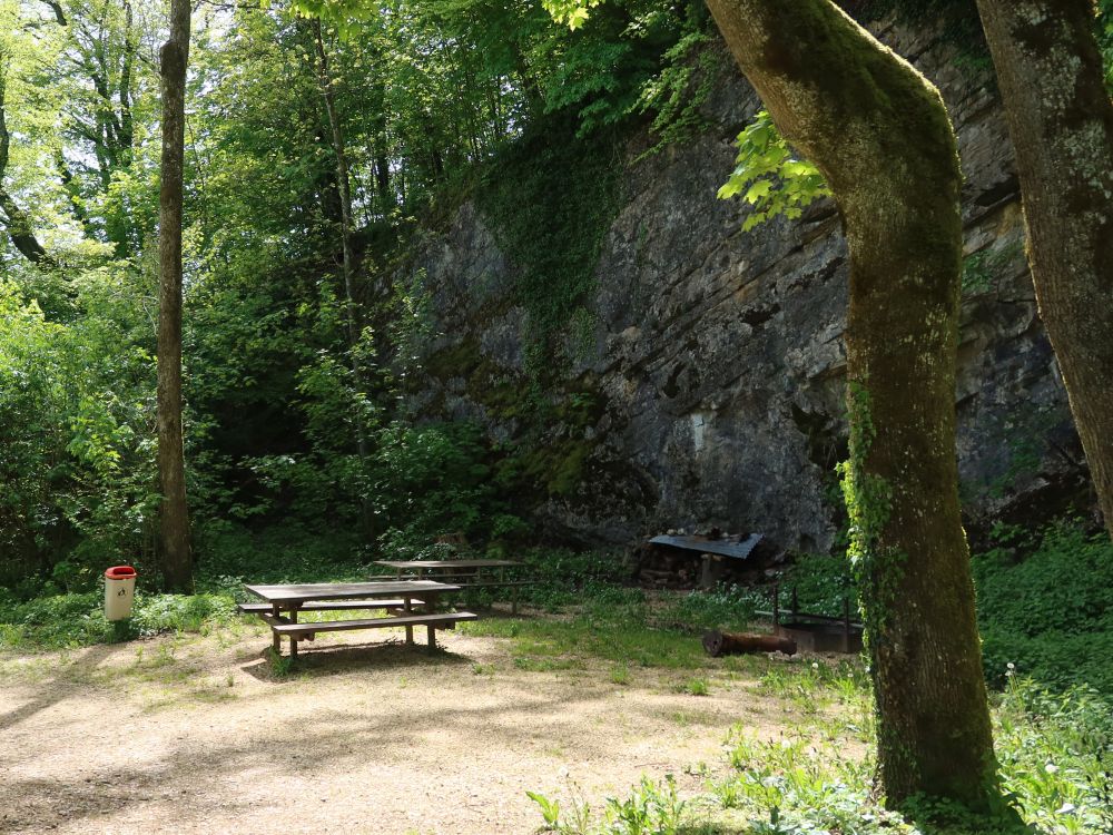 Grillplatz an Felswand