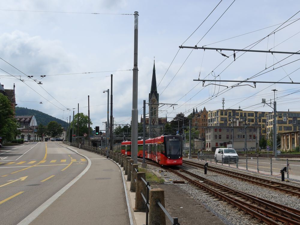 Bahn und St. Leonhardskirche