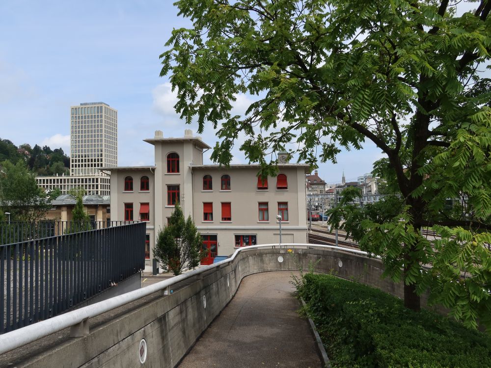 Abgang von der St. Leonhardsbrücke