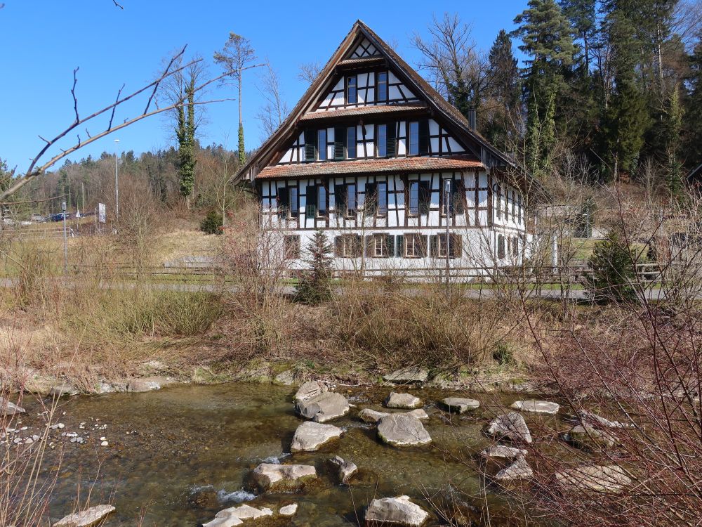 Fachwerkhaus an der Lorze