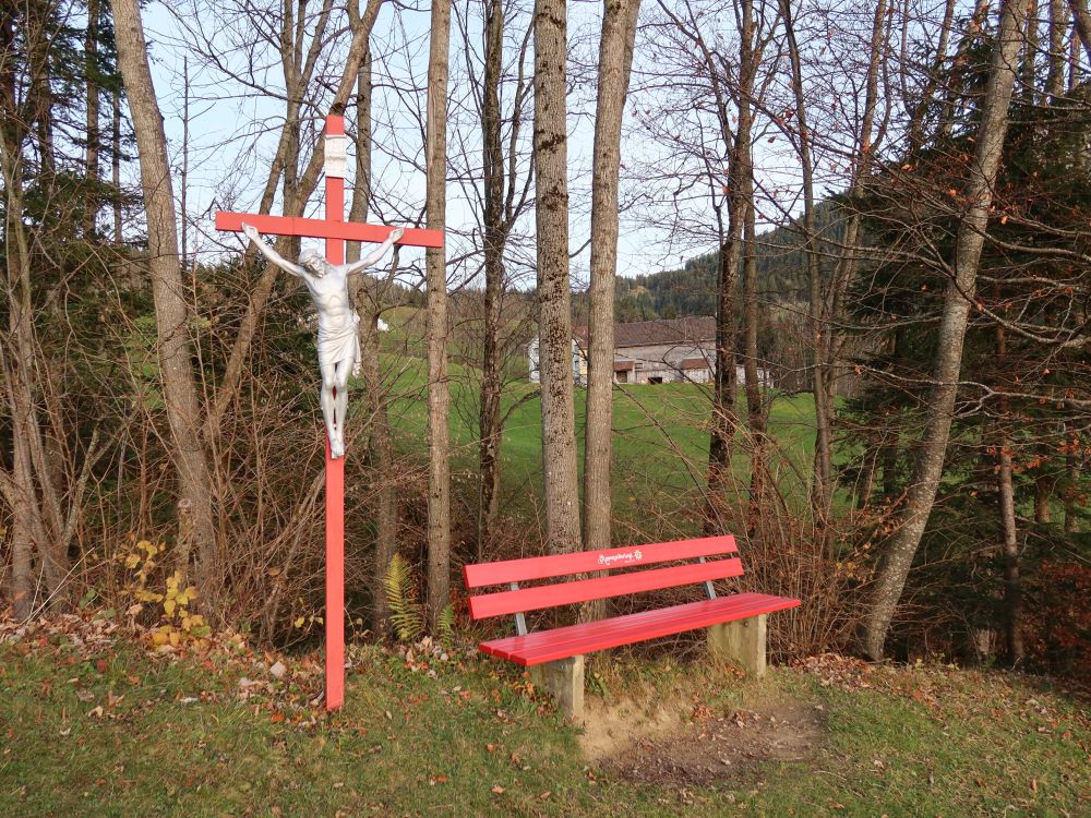 Rotes Kreuz mit Sitzbank