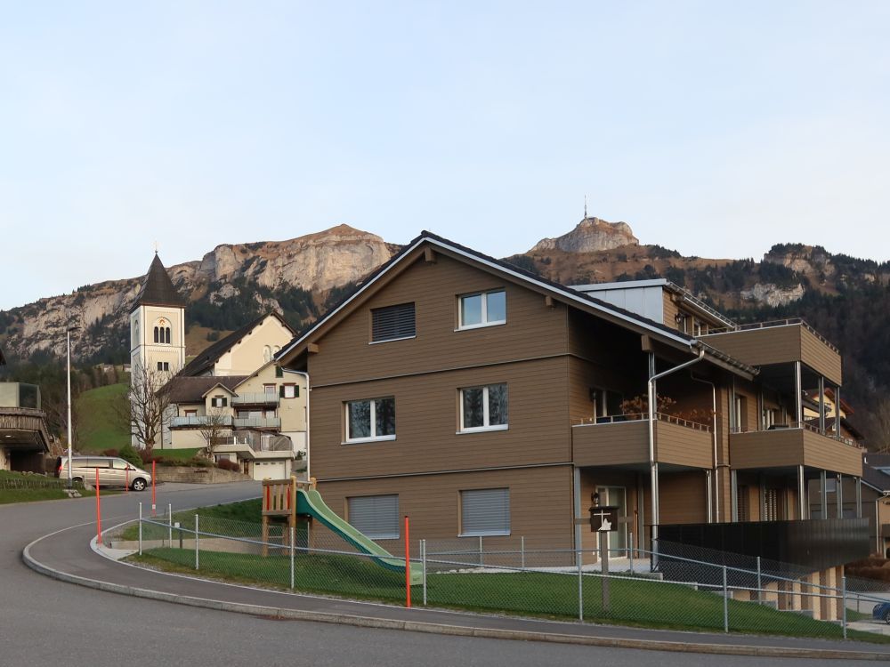 Kirche mit Kamor und Hoher Kasten