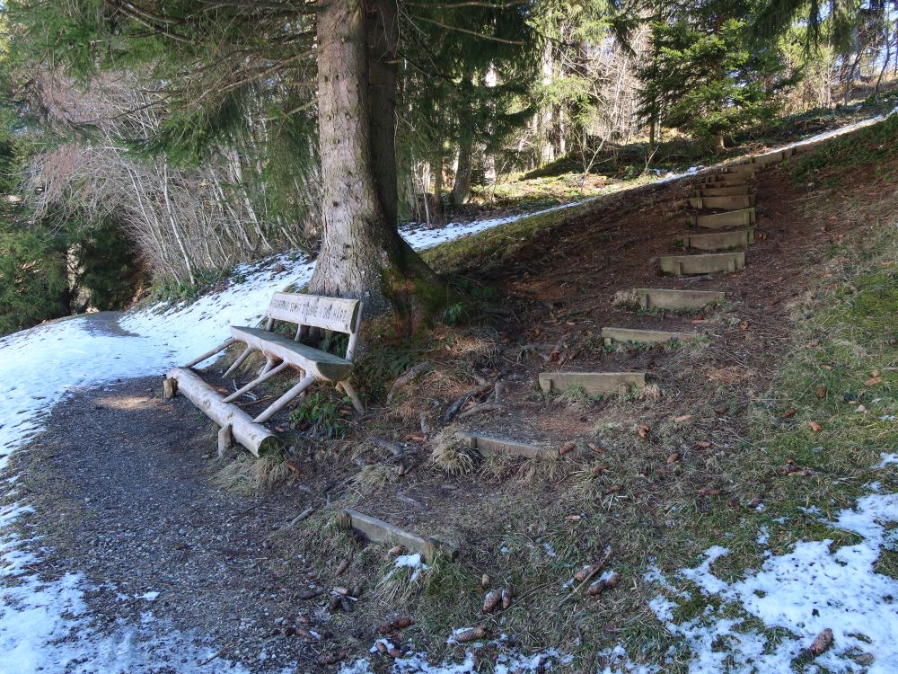 Treppe und Sitzbank