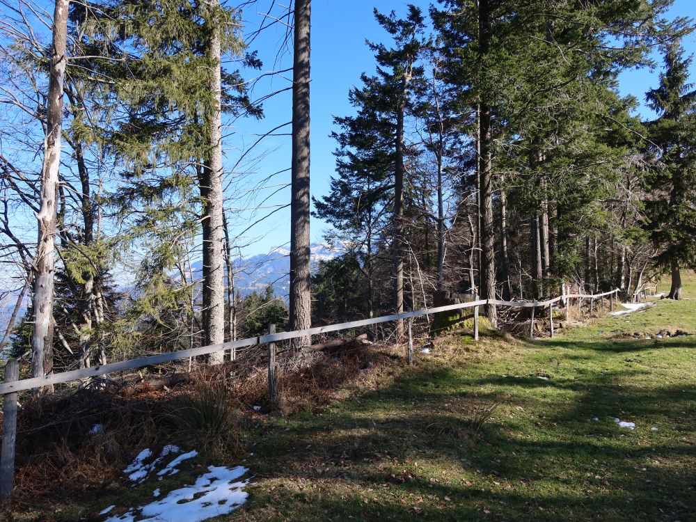 Zaun an der Bergkante