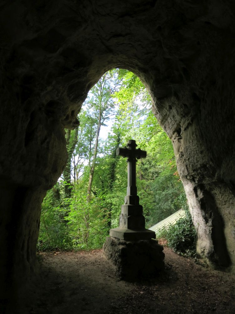 Kreuz ber Maria im Stein