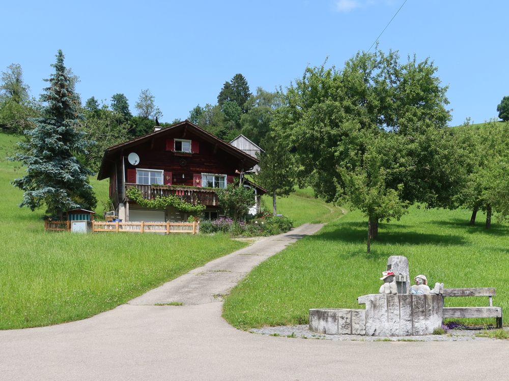 Haus mit Brunnen