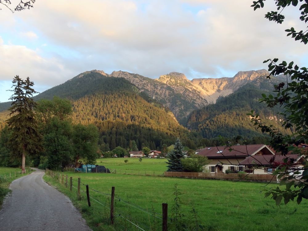 Asamklammstrasse und Blick Richtung Asamklamm