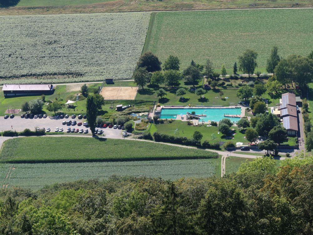 Freibad mit Parkplatz