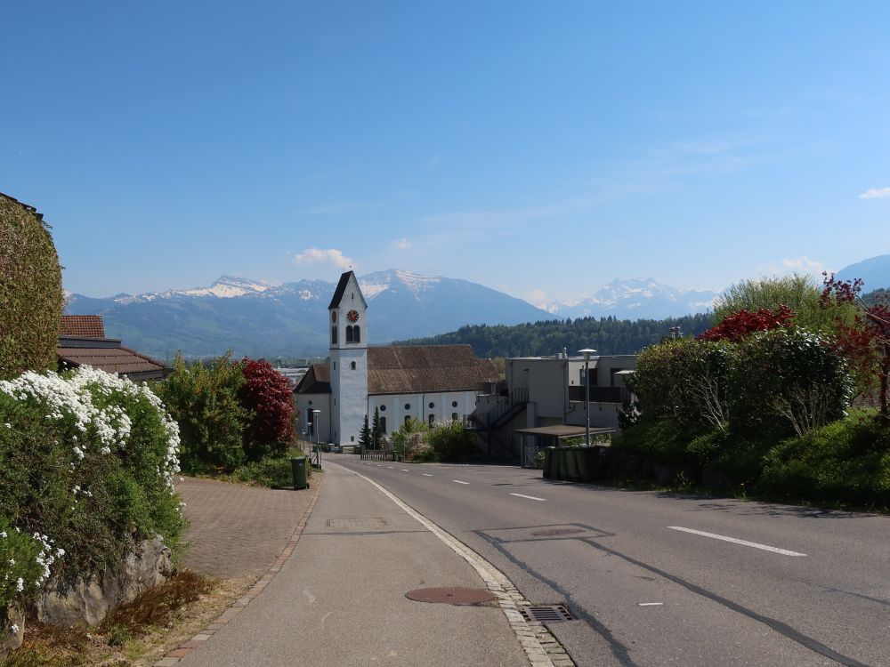 Kirche mit Speer