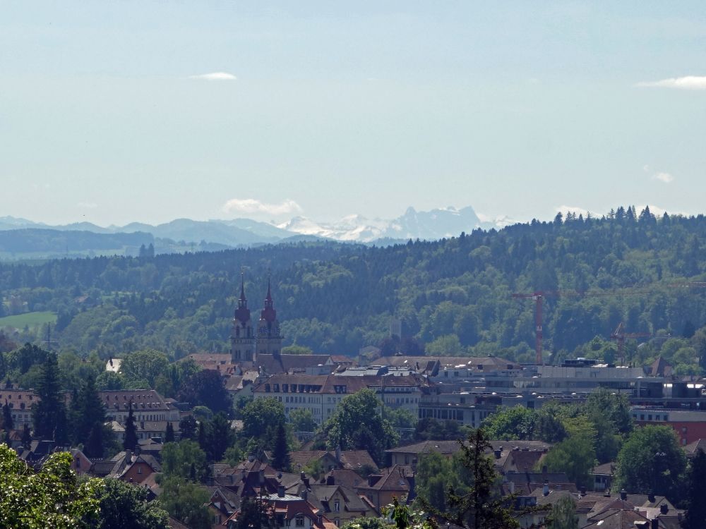 Kirche und Alpenblick