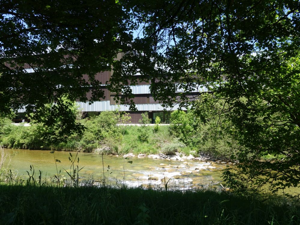 Firmengebäude an der Töss