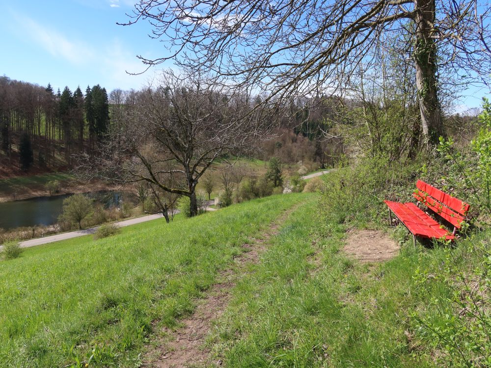 Sitzbank mit Blick auf Eigentalweiher
