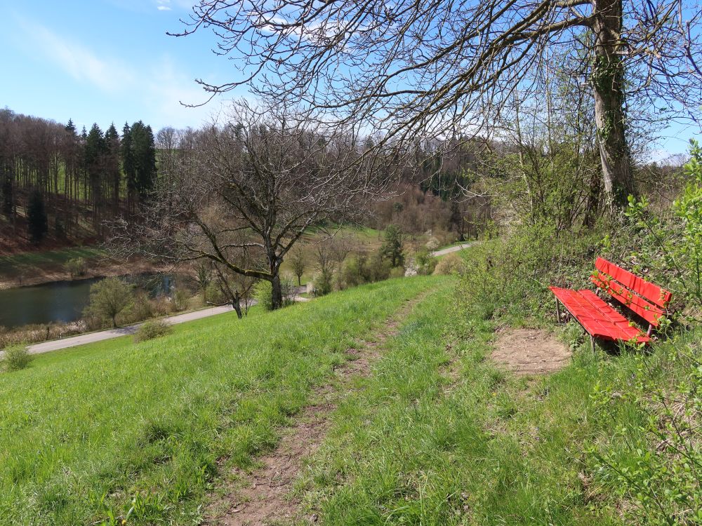 Sitzbank mit Blick auf Eigentalweiher