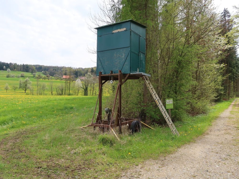 höhenverstellbarer Jägerstand