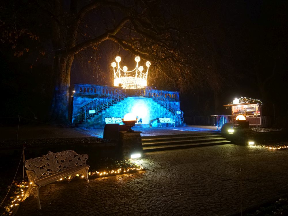 Krone auf dem Wasser-Reservoir