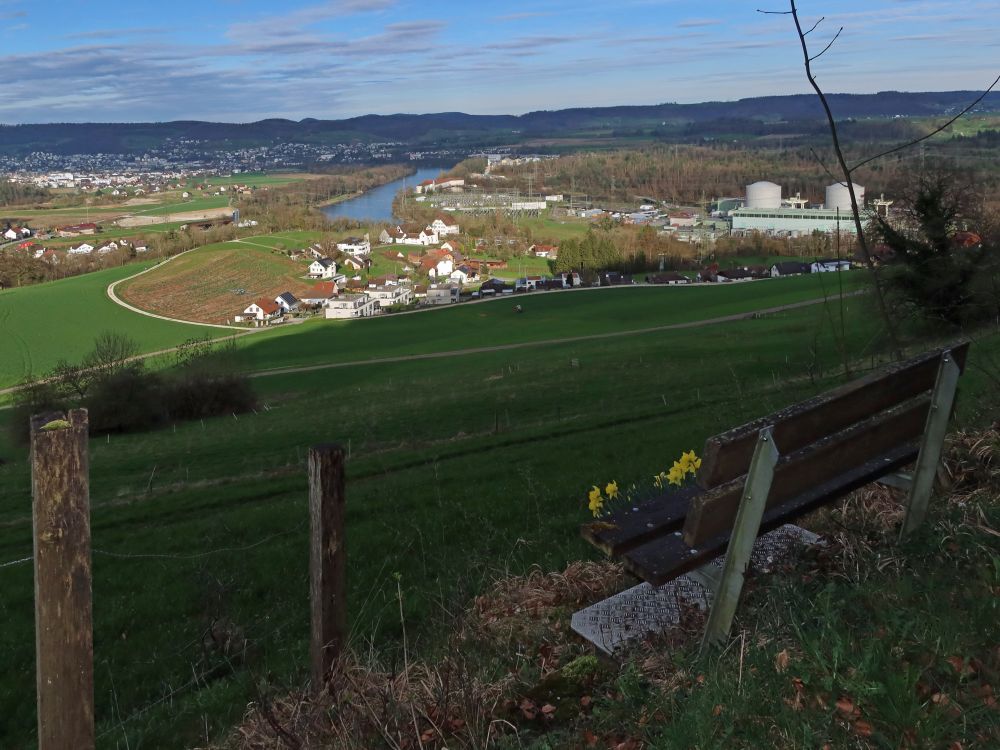 Bank mit Aussicht auf Böttstein und Aare