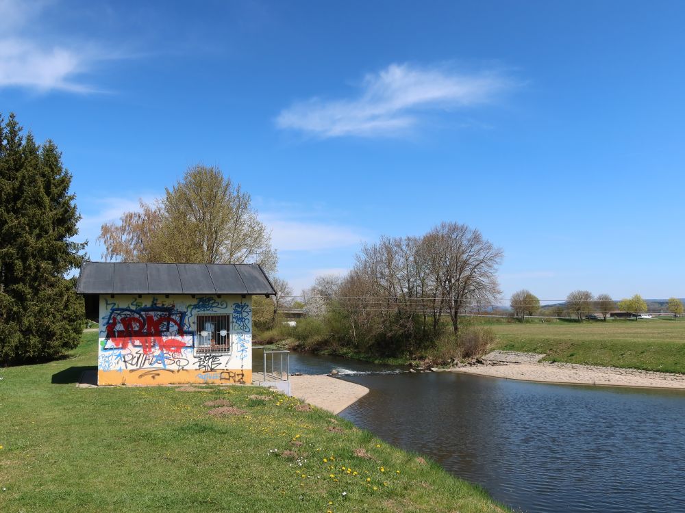 Häuschen am Uferweg