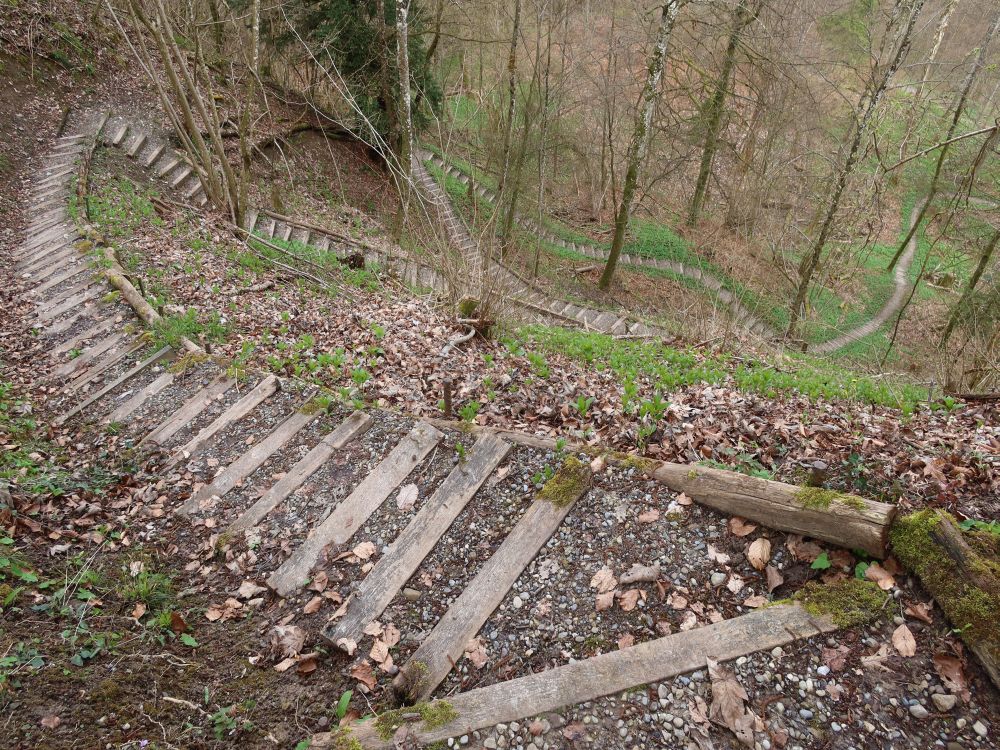 Treppe zum Tisch