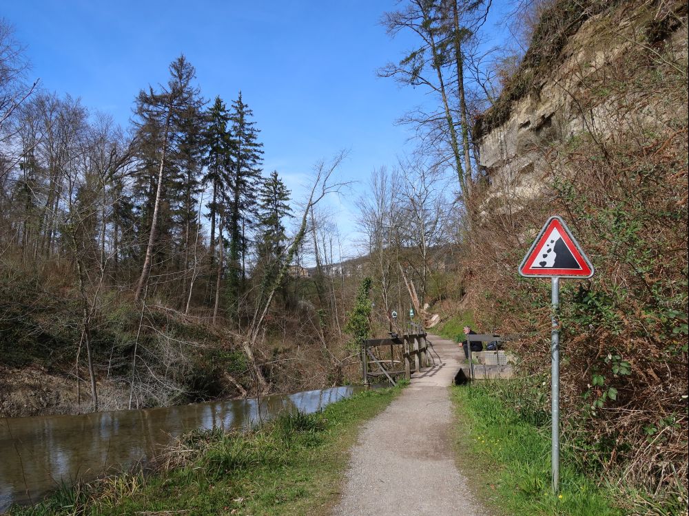 Felswand mit Steinschlaggefahr