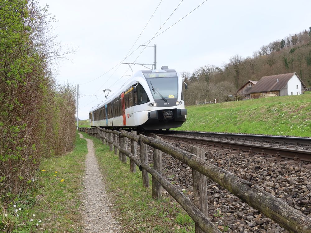 Pfad entlan der Bahnlinie