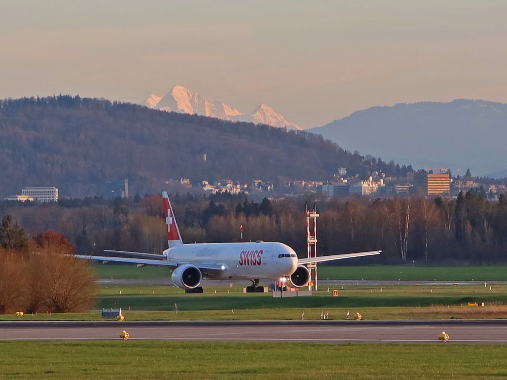 Flugzeug auf Rollbahn