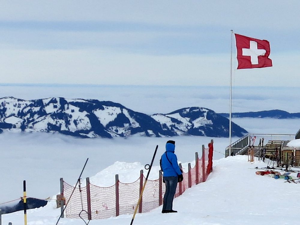 Schweizerfahne im Wind